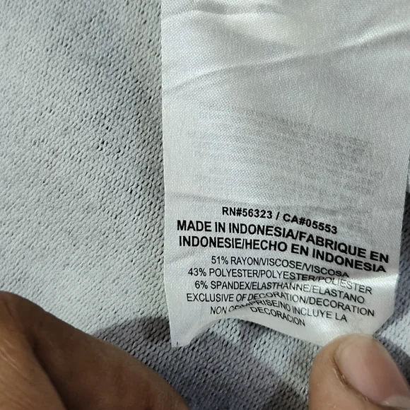 NIKE Oregon Ducks Medium 1/4 Zip Black Pullover Youth Dri-Fit Sweatshirt - Picture 11 of 12